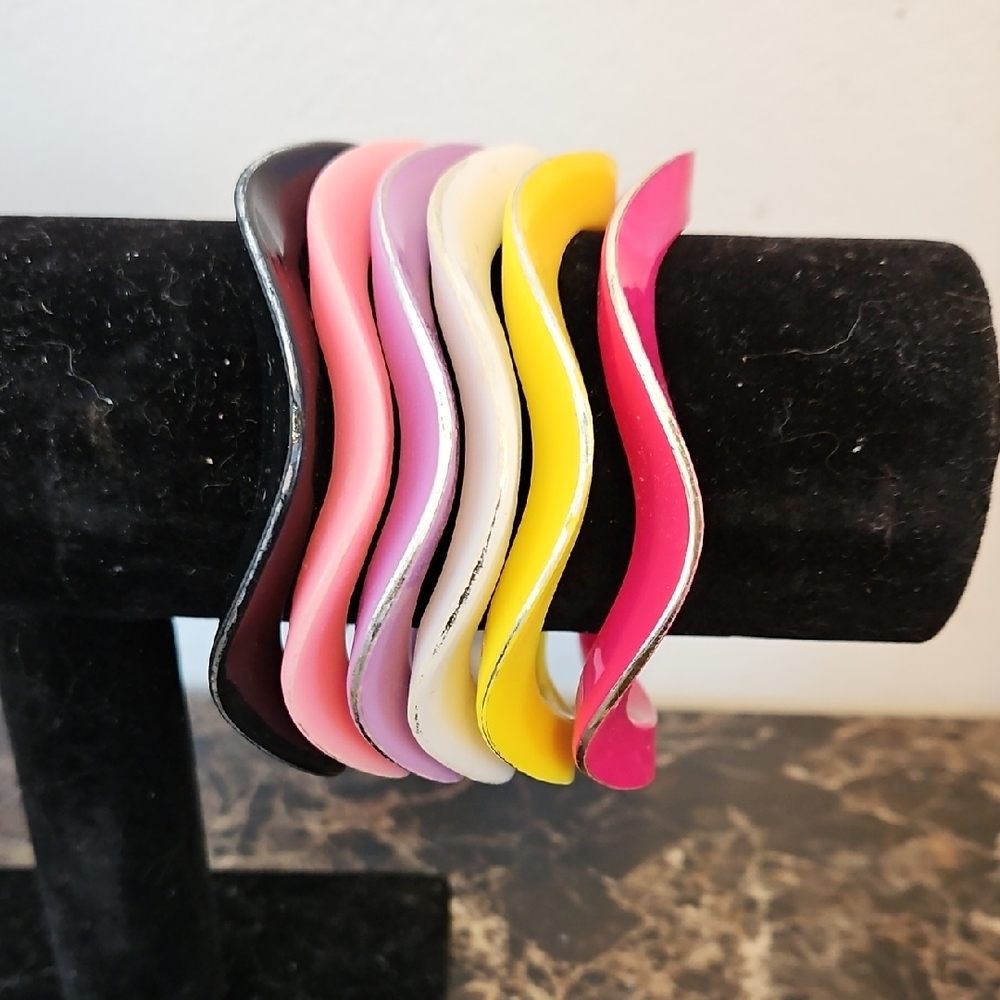Vintage 80s Wavy Bangle Lot – Neon Pink Yellow Purple Black – Retro Stacker Set